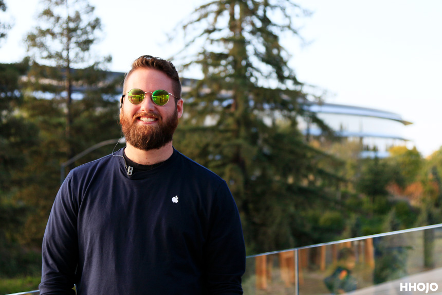 day10_apple_visitor_center_staff_img